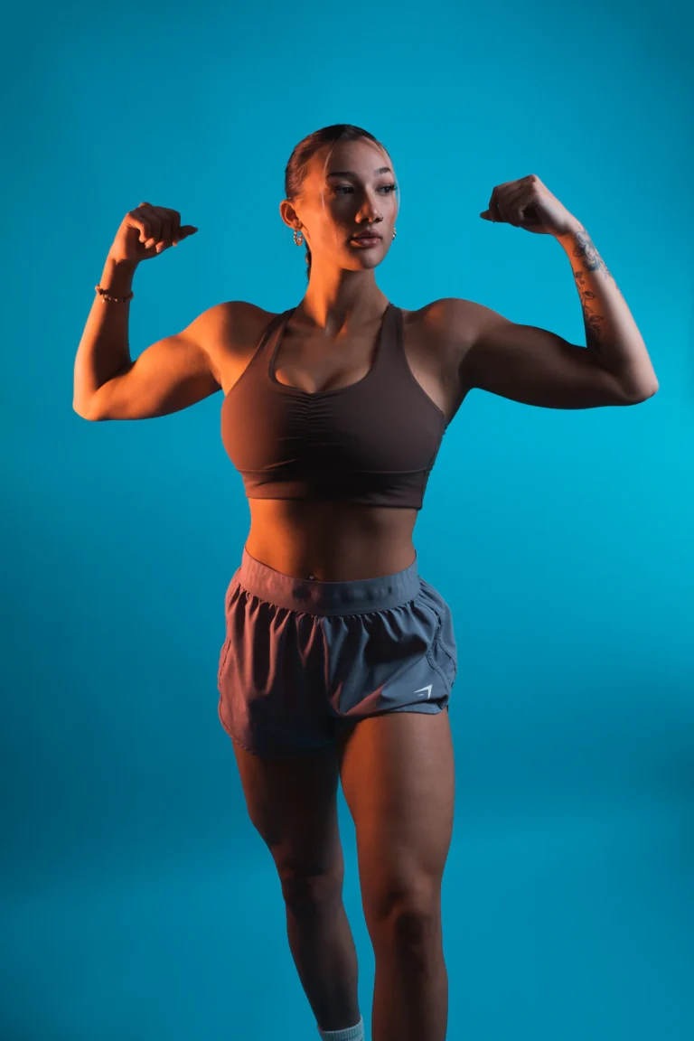 Toned upper arms after arm contouring
