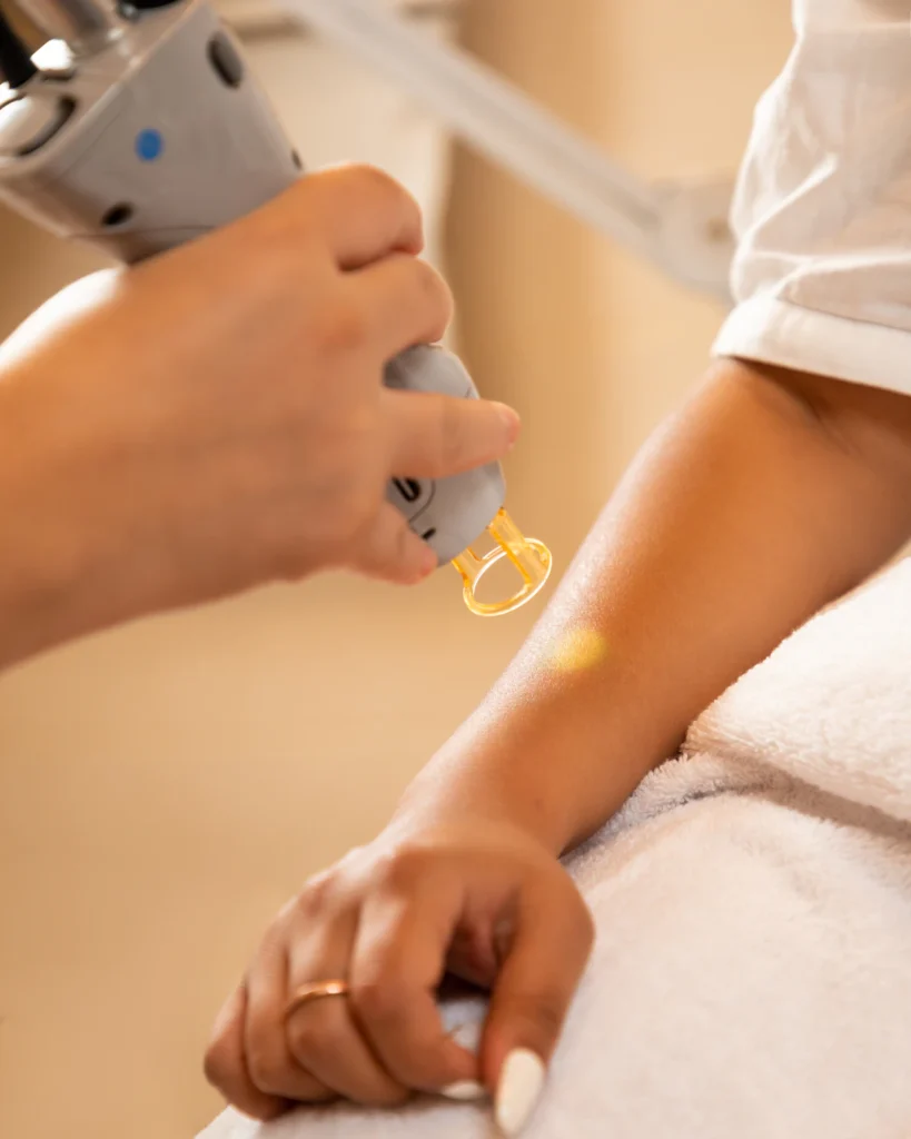 Laser handpiece used for skin treatment