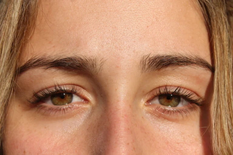 Balanced eyebrows