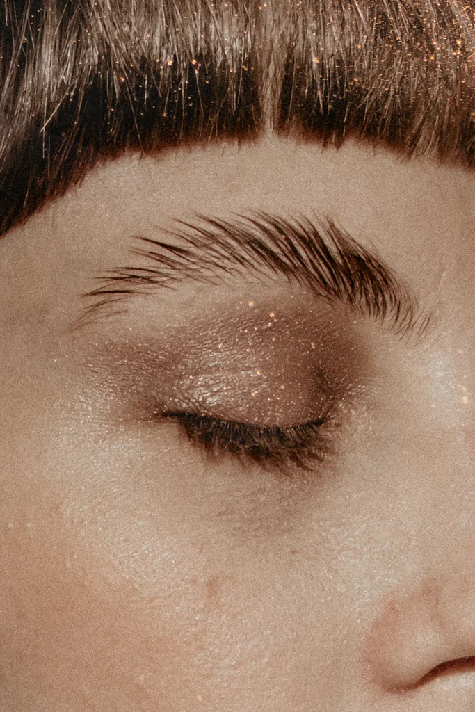 Eyebrow hairs and growth direction