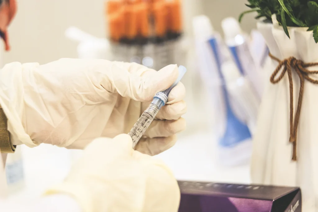 Fine-needle device used for mesotherapy
