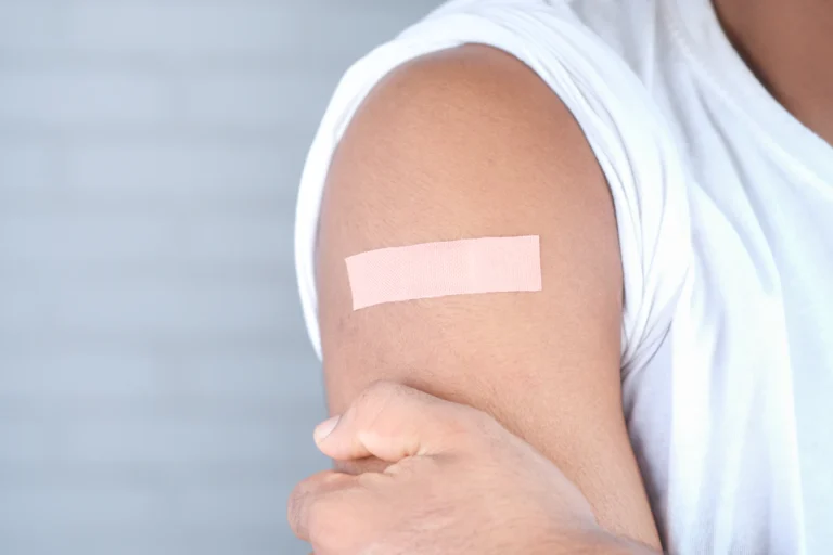 Small dressing on the upper arm